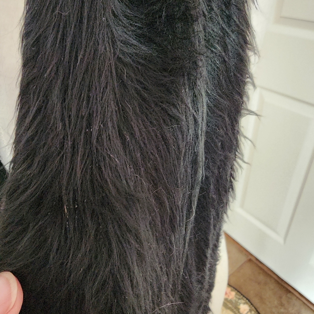 Elegant Black Faux Fur Scarf - Picture 3 of 5